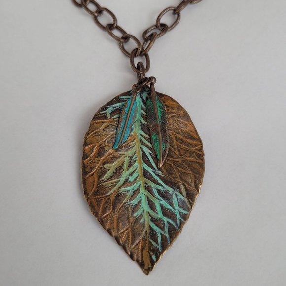 Antique Copper Tone Leaf & 2 Feathers With Patina Look & Antique Gold Tone Chain - Picture 1 of 4